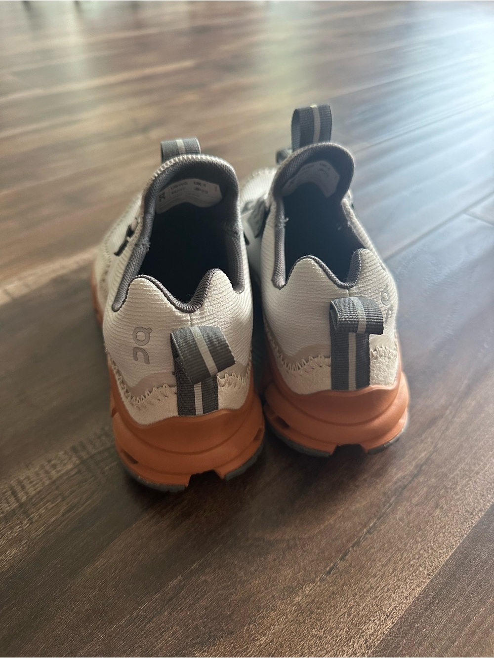 On Cloudaway Glacier Pecan Sneakers like new - Picture 4 of 5